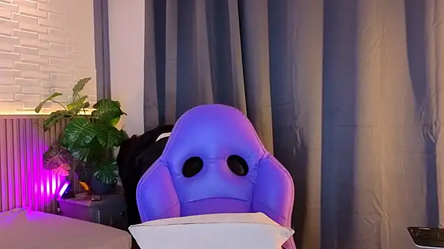 Snapshot of TiffanyWalk chatting on November 2025 10:48:01 AM TiffanyWalk online show from November 2025 10:48:01 AM