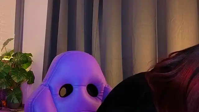 Snapshot of TiffanyWalk chatting on November 2025 10:58:02 AM TiffanyWalk online show from November 2025 10:58:02 AM