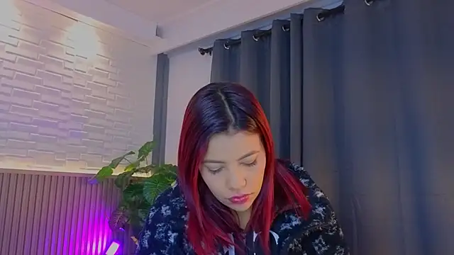 Snapshot of TiffanyWalk chatting on October 2025 10:27:02 AM TiffanyWalk online show from October 2025 10:27:02 AM