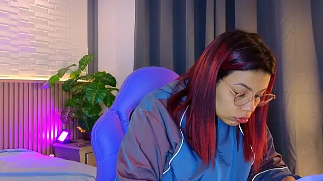 Snapshot of TiffanyWalk chatting on November 2025 11:14:02 AM TiffanyWalk online show from November 2025 11:14:02 AM