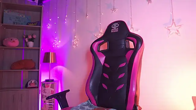 Madison Mayer online show from November 2025 02:21:01 PM