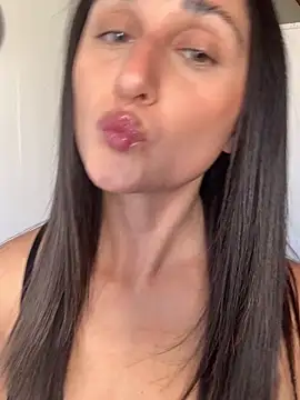luci brecman online show from April 2026 05:31:01 PM