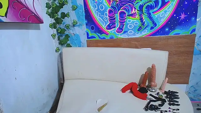 latina bigboos25 online show from November 2025 02:27:01 AM