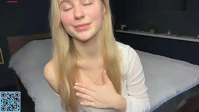 Snapshot of RadiantBliss chatting on November 2025 07:13:02 AM RadiantBliss online show from November 2025 07:13:02 AM