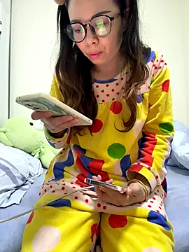 Snapshot of aa520uv chatting on October 2025 12:44:02 AM aa520uv online show from October 2025 12:44:02 AM