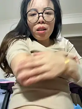 Snapshot of aa520uv chatting on November 2025 03:12:01 PM aa520uv online show from November 2025 03:12:01 PM