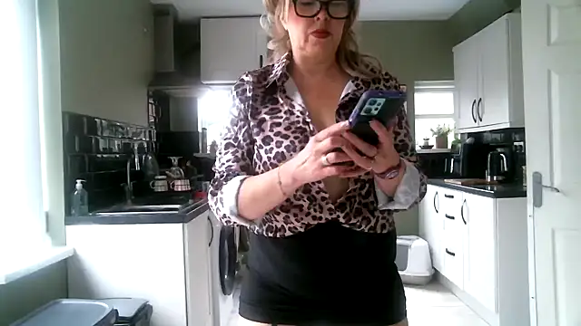 Snapshot of MissHoneyPenny chatting on June 2026 09:53:01 AM MissHoneyPenny online show from June 2026 09:53:01 AM
