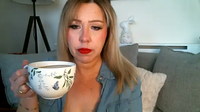 MissHoneyPenny online show from April 2026 09:44:02 AM