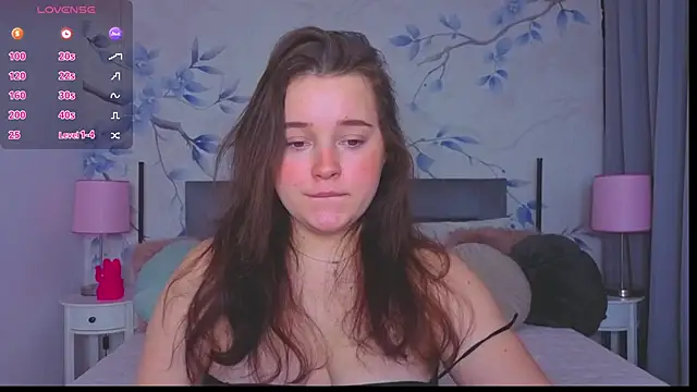 Cute kitty- online show from December 2025 08:20:01 PM