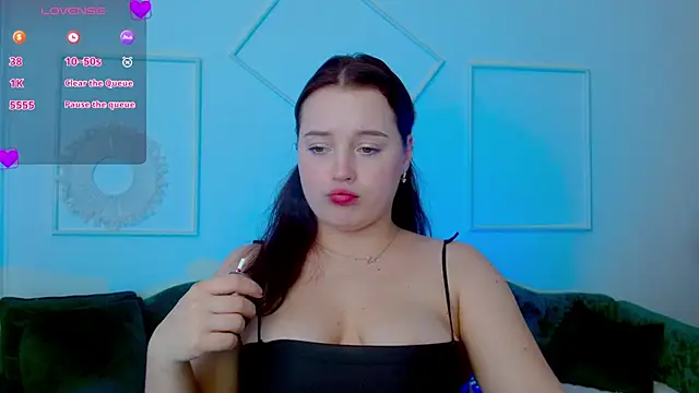 Snapshot of Cute_kitty- chatting on October 2025 09:48:02 PM Cute kitty- online show from October 2025 09:48:02 PM