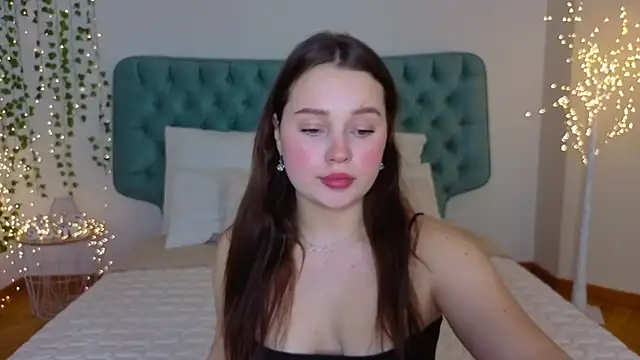 Snapshot of Cute_kitty- chatting on March 2025 09:38:02 PM Cute kitty- online show from March 2025 09:38:02 PM