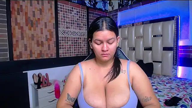 Snapshot of kriss_sweetboobs10 chatting on October 2025 12:28:01 PM kriss sweetboobs10 online show from October 2025 12:28:01 PM