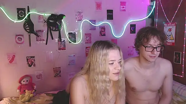 Snapshot of Your_Horny_Friends chatting on October 2025 02:47:02 PM Your Horny Friends online show from October 2025 02:47:02 PM