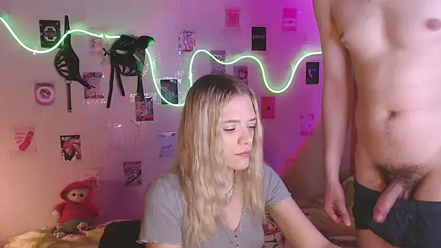 Snapshot of Your_Horny_Friends chatting on October 2025 12:13:02 PM Your Horny Friends online show from October 2025 12:13:02 PM