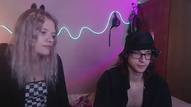 Snapshot of Your_Horny_Friends chatting on March 2025 12:19:01 AM Your Horny Friends online show from March 2025 12:19:01 AM