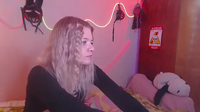 Snapshot of Your_Horny_Friends chatting on March 2025 06:05:02 AM Your Horny Friends online show from March 2025 06:05:02 AM