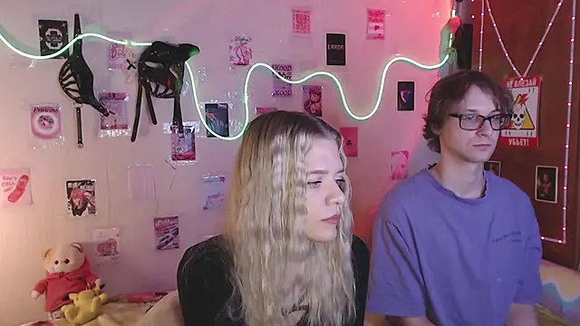 Snapshot of Your_Horny_Friends chatting on October 2025 03:46:01 PM Your Horny Friends online show from October 2025 03:46:01 PM