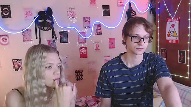 Snapshot of Your_Horny_Friends chatting on September 2025 11:25:01 AM Your Horny Friends online show from September 2025 11:25:01 AM