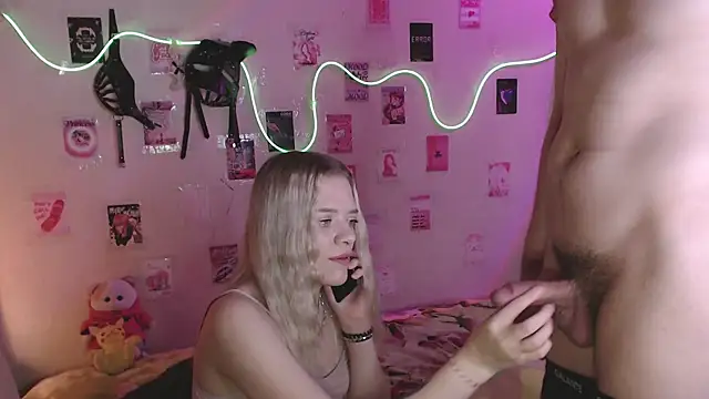 Snapshot of Your_Horny_Friends chatting on October 2025 12:28:01 PM Your Horny Friends online show from October 2025 12:28:01 PM