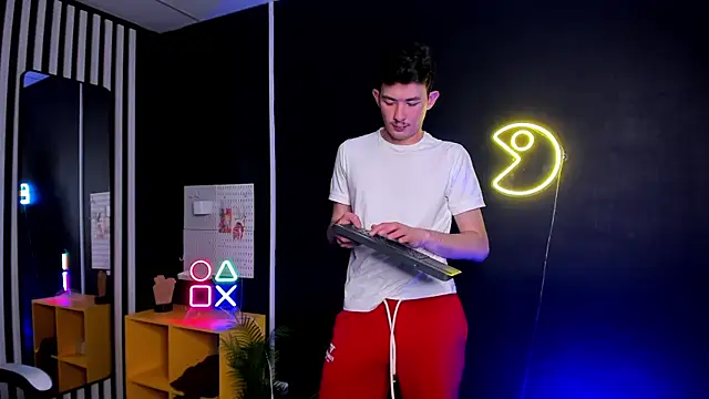 Danny  Magic online show from March 2025 01:41:01 PM