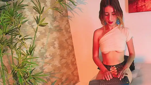 EmmaReyez online show from March 2025 03:33:01 PM