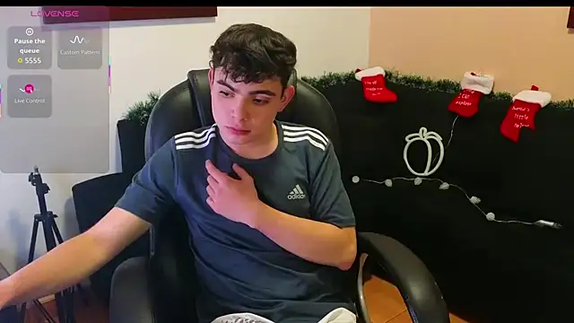 lukeboyce33 online show from November 2025 01:32:02 AM