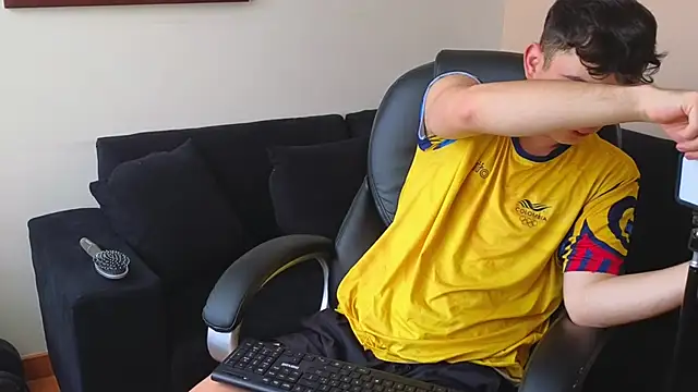 lukeboyce33 online show from September 2025 04:47:01 PM