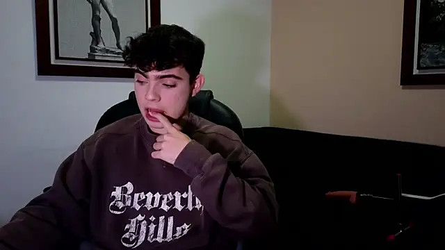 lukeboyce33 online show from April 2026 03:08:01 AM