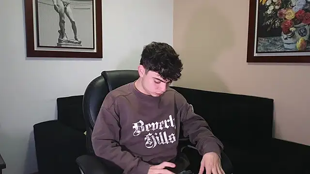 lukeboyce33 online show from May 2026 01:44:02 AM