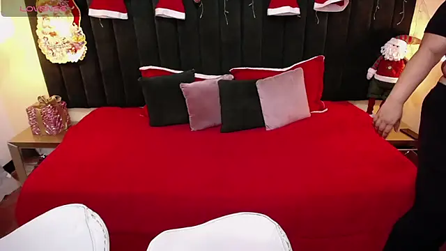 ailyn maury online show from December 2025 01:21:02 AM