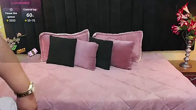 ailyn maury online show from October 2025 01:26:01 AM