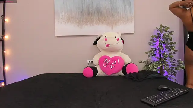 Snapshot of SammyDesire_10 chatting on November 2025 08:25:01 PM SammyDesire 10 online show from November 2025 08:25:01 PM