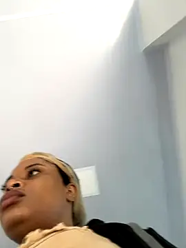 Snapshot of SammyDesire_10 chatting on October 2025 01:34:02 PM SammyDesire 10 online show from October 2025 01:34:02 PM