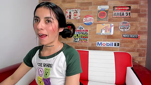 Snapshot of miss_melodi chatting on March 2025 09:16:01 PM miss melodi online show from March 2025 09:16:01 PM