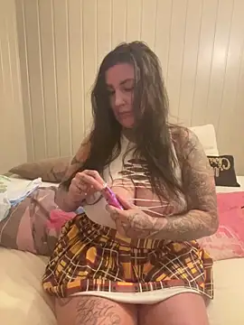 Badgyalbella online show from April 2026 07:17:01 PM