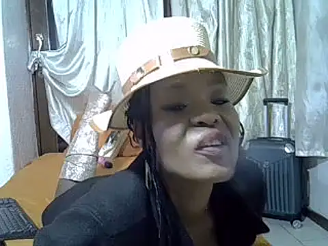 Snapshot of DevineChic chatting on March 2025 04:39:02 PM DevineChic online show from March 2025 04:39:02 PM