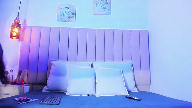 NicoleMadrird online show from November 2025 07:52:02 PM