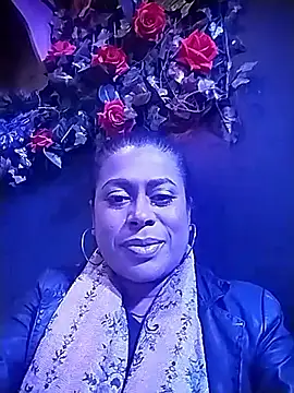 Snapshot of Tu-Reina chatting on October 2025 05:53:01 AM Tu-Reina online show from October 2025 05:53:01 AM