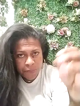 Snapshot of Tu-Reina chatting on October 2025 08:31:02 PM Tu-Reina online show from October 2025 08:31:02 PM