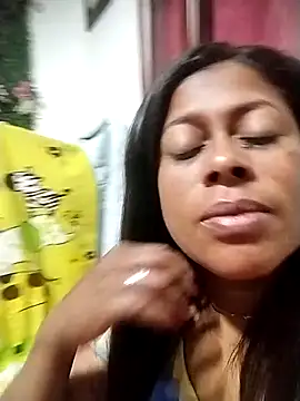 Snapshot of Tu-Reina chatting on September 2025 04:50:01 PM Tu-Reina online show from September 2025 04:50:01 PM