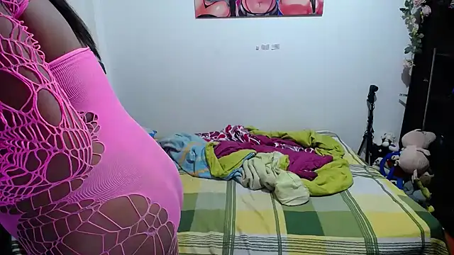 Snapshot of Tu-Reina chatting on September 2025 03:39:02 AM Tu-Reina online show from September 2025 03:39:02 AM