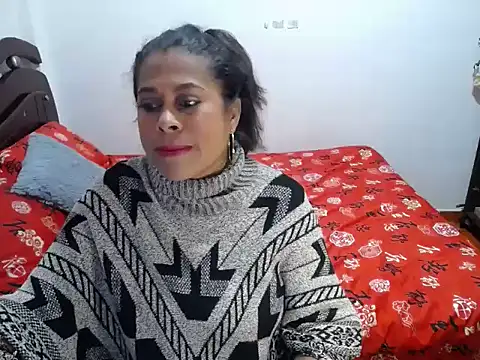 Snapshot of Tu-Reina chatting on October 2025 02:32:01 AM Tu-Reina online show from October 2025 02:32:01 AM