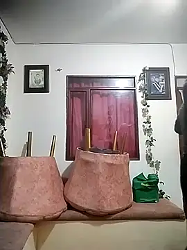 Snapshot of Tu-Reina chatting on September 2025 08:49:02 PM Tu-Reina online show from September 2025 08:49:02 PM