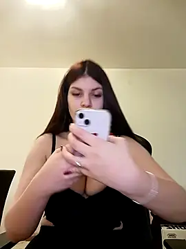 MeCherryy online show from February 2026 02:17:02 PM