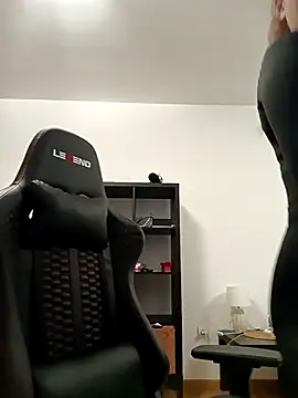 MeCherryy online show from November 2025 01:01:01 PM