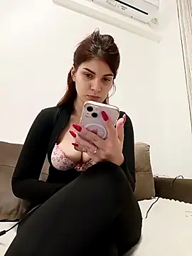 MeCherryy online show from November 2025 02:38:02 PM