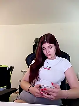 MeCherryy online show from April 2026 12:36:01 PM