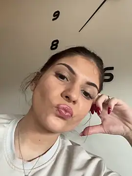 MeCherryy online show from March 2026 01:37:01 PM