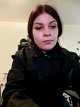 MeCherryy online show from February 2026 01:32:02 PM