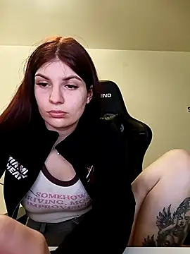 MeCherryy online show from April 2026 07:09:02 PM